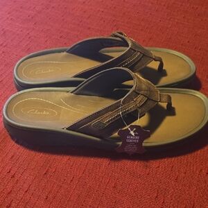 Clarks Brown Leather Thong Sandals with Cushioned Footbed
